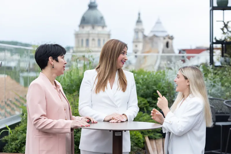 MEIHUNTCorporate Talent Management